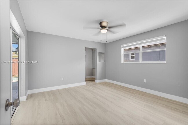 Foto del edificio - 7773 Coral Blvd