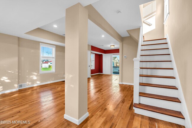 Foto del edificio - 493 Sairs Ave