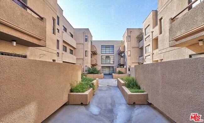Foto del edificio - 435 S Virgil Ave