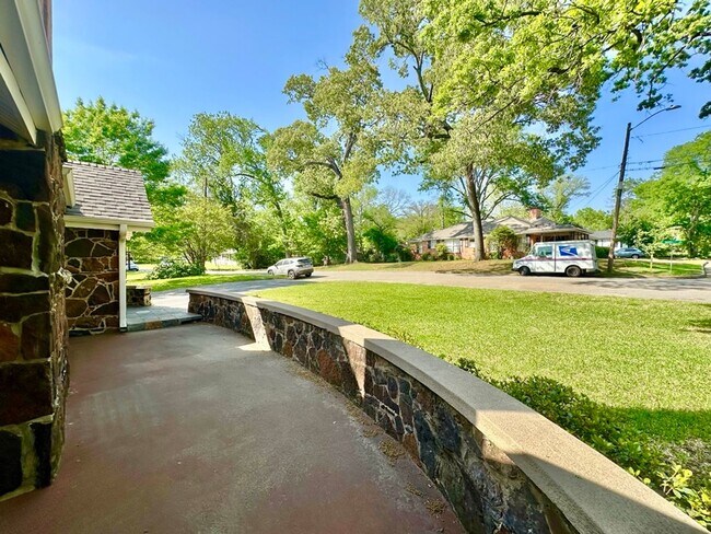 Foto del edificio - Spacious 4 Bedroom in the Heart of Tyler! Available Now!