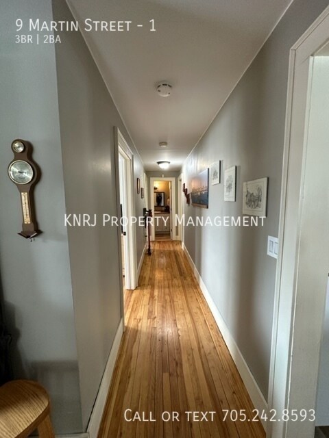 Photo du bâtiment - Beautiful 3 Bedroom Main Floor Apartment