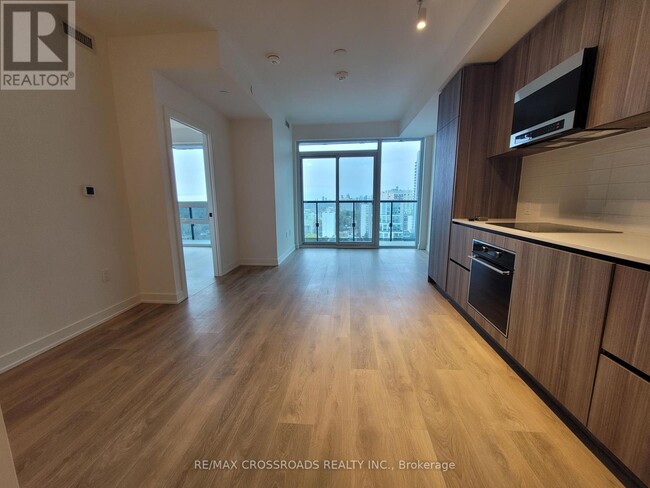 Photo du bâtiment - 127-2127 Broadway Ave