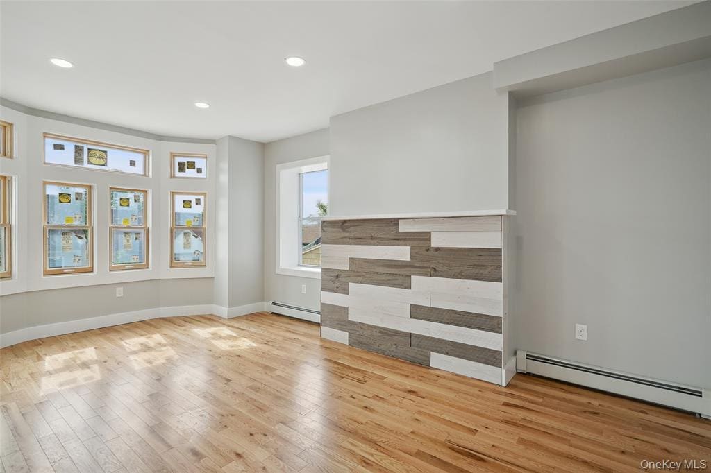 Primary Photo - 405 Grand St