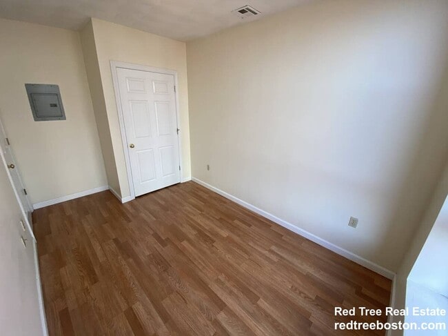 Building Photo - 81 Essex St