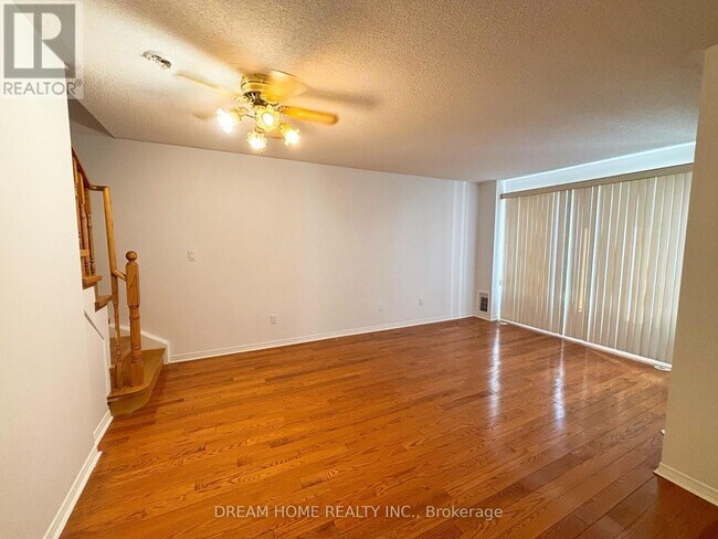 Building Photo - 29-729 Rosebank Dr