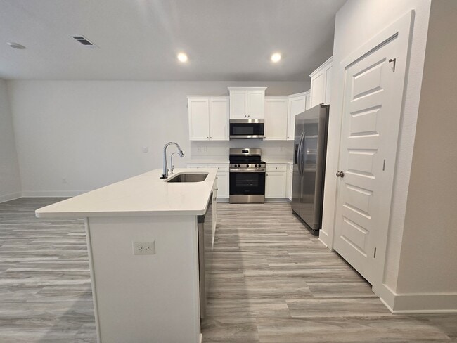 Building Photo - 396 Salt Creek Lane