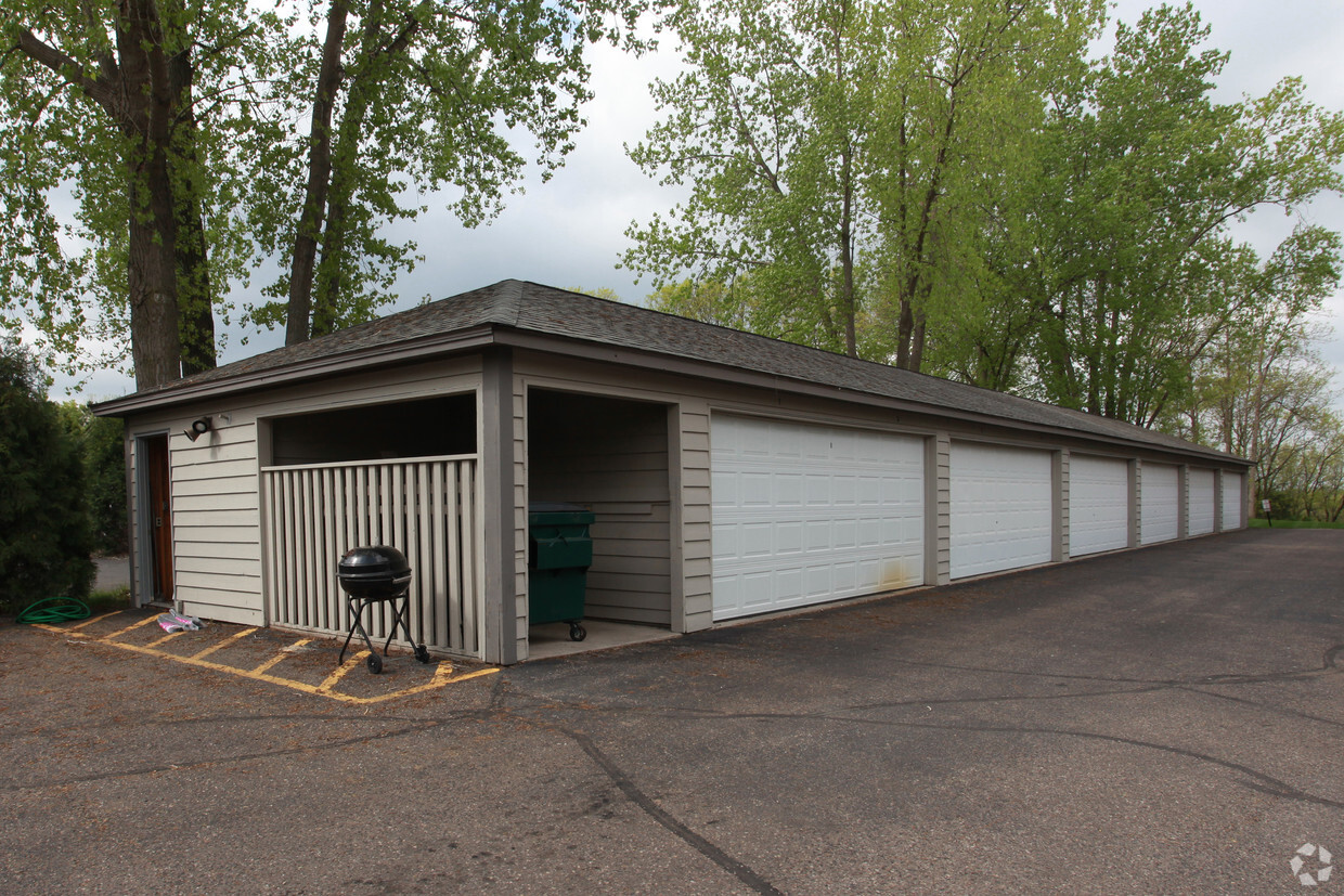 Building Photo - Mount Croix Apartments