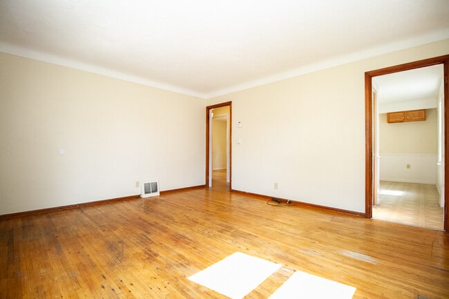 Building Photo - 1823 Marlow Rd