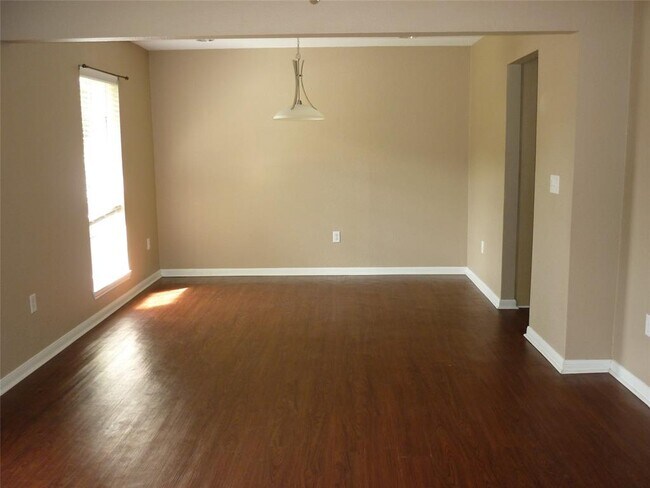 Building Photo - 705 Briargrove Dr