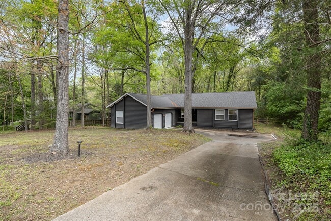 Building Photo - 6618 Lakeside Dr