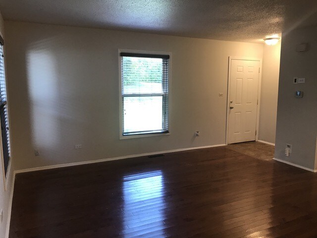 Building Photo - 1450 Inverrary Ln