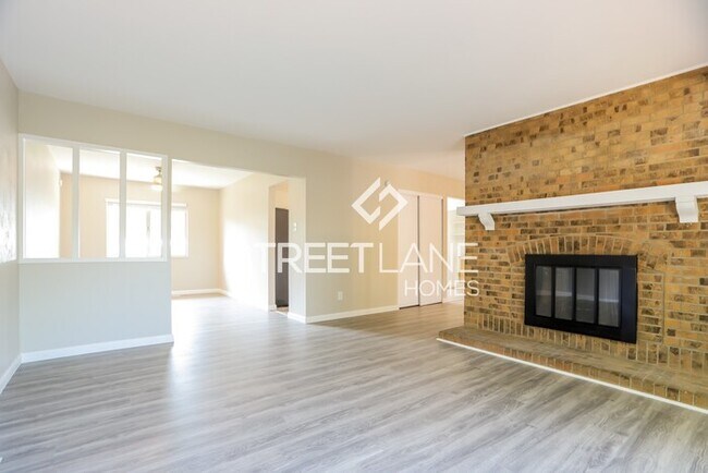 Building Photo - NOW OFFERING FIRST MONTH FREE IF LEASE SIG...