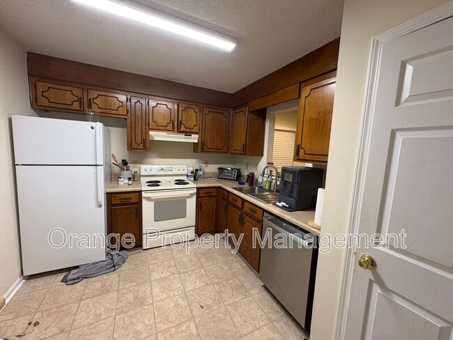 Foto del edificio - 112 College Heights Blvd