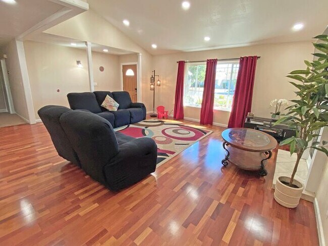 Building Photo - 1360 Cabrillo Ave