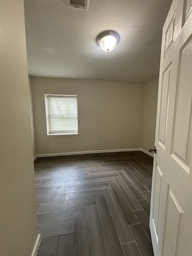 Building Photo - 241 Fabyan Pl
