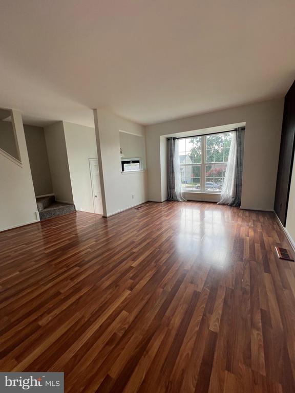Foto del edificio - 2057 Putnam Rd