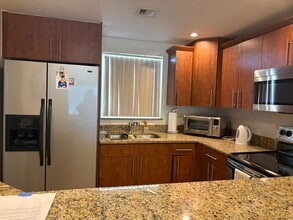 Building Photo - 711 Lori Dr
