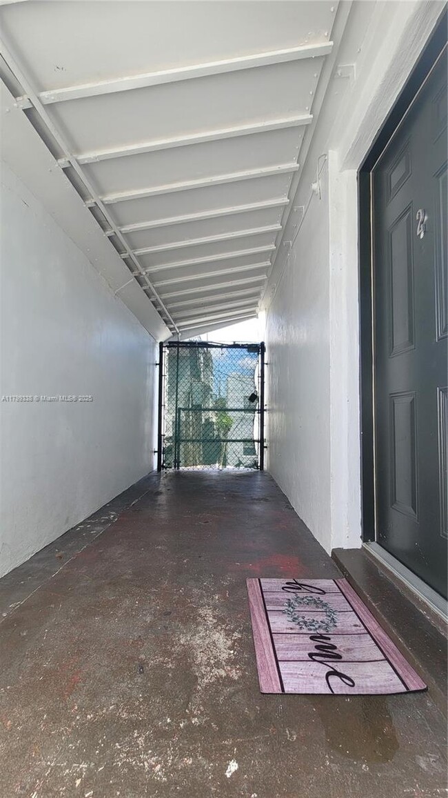 Building Photo - 1335 SW 8th St