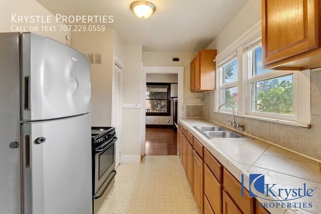 Building Photo - Adorable Craftsman Cottage in Vallejo