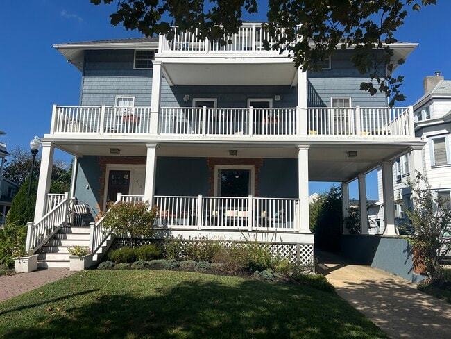 Building Photo - 313 6th Ave