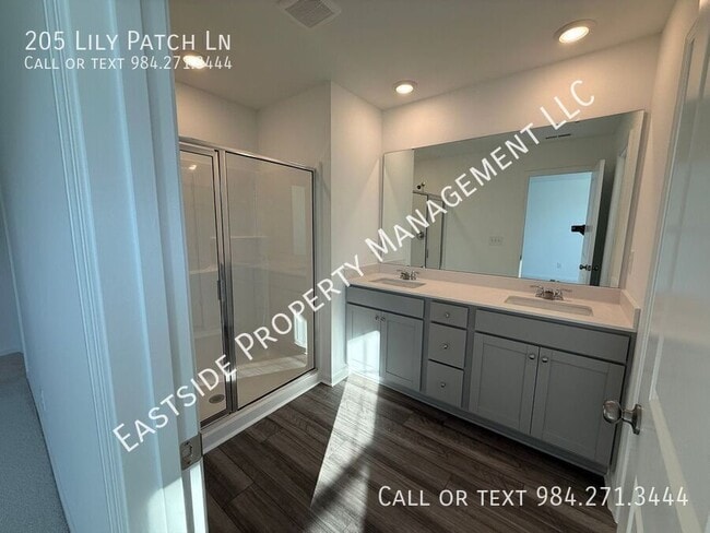Foto del edificio - 205 Lily Patch Ln