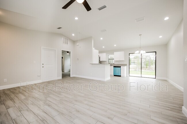 Building Photo - 2715 42nd St SW