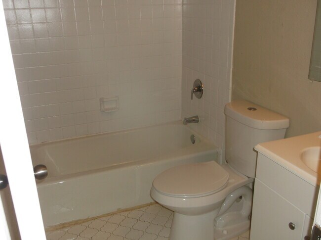 Building Photo - 5666 Maple Tree Dr