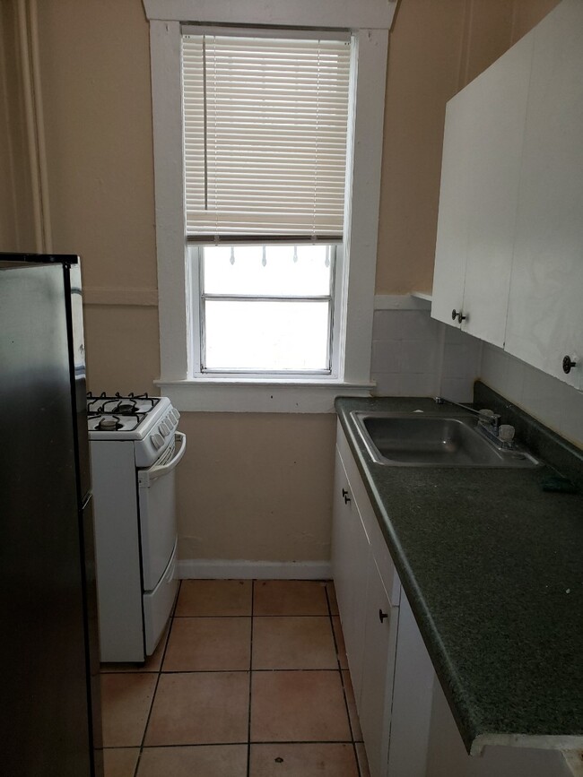 Kitchen - 2110 W Flagler St