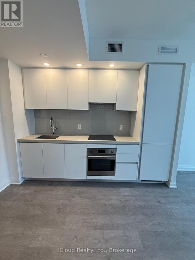 Photo du bâtiment - 4015 The Exchange