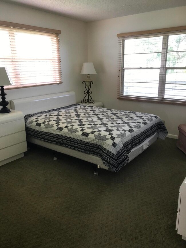 Building Photo - 229 Fanshaw F