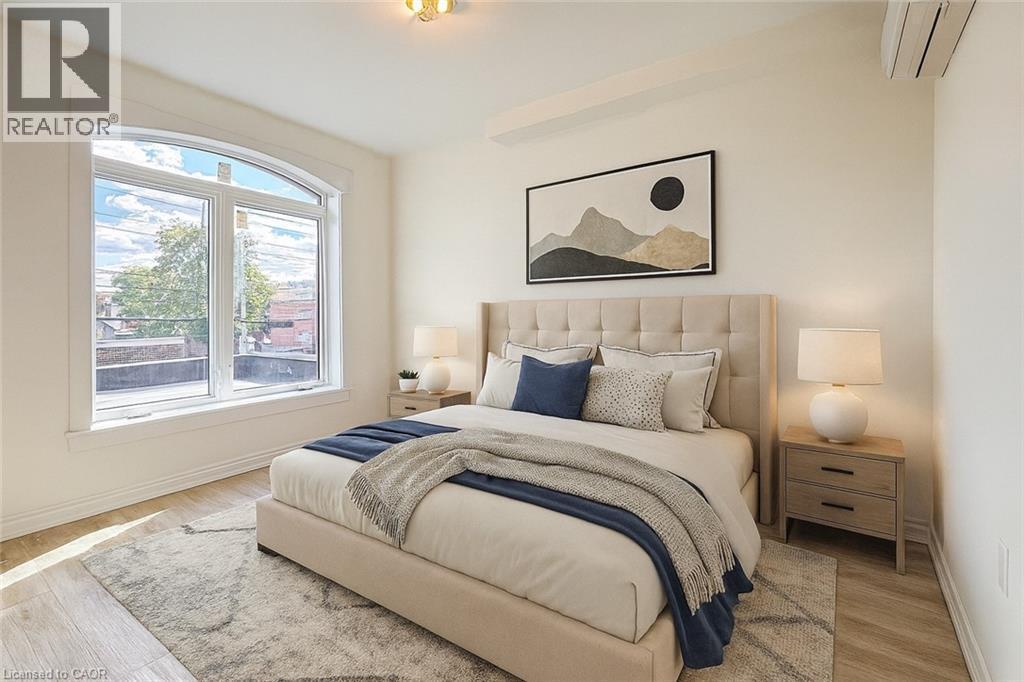 Photo principale - 76 Wentworth St S