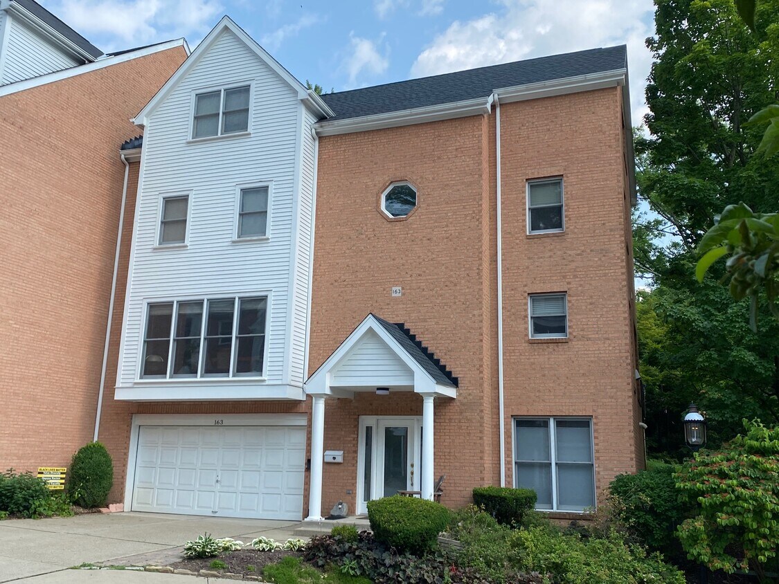 Primary Photo - 163 Rockwell Ln
