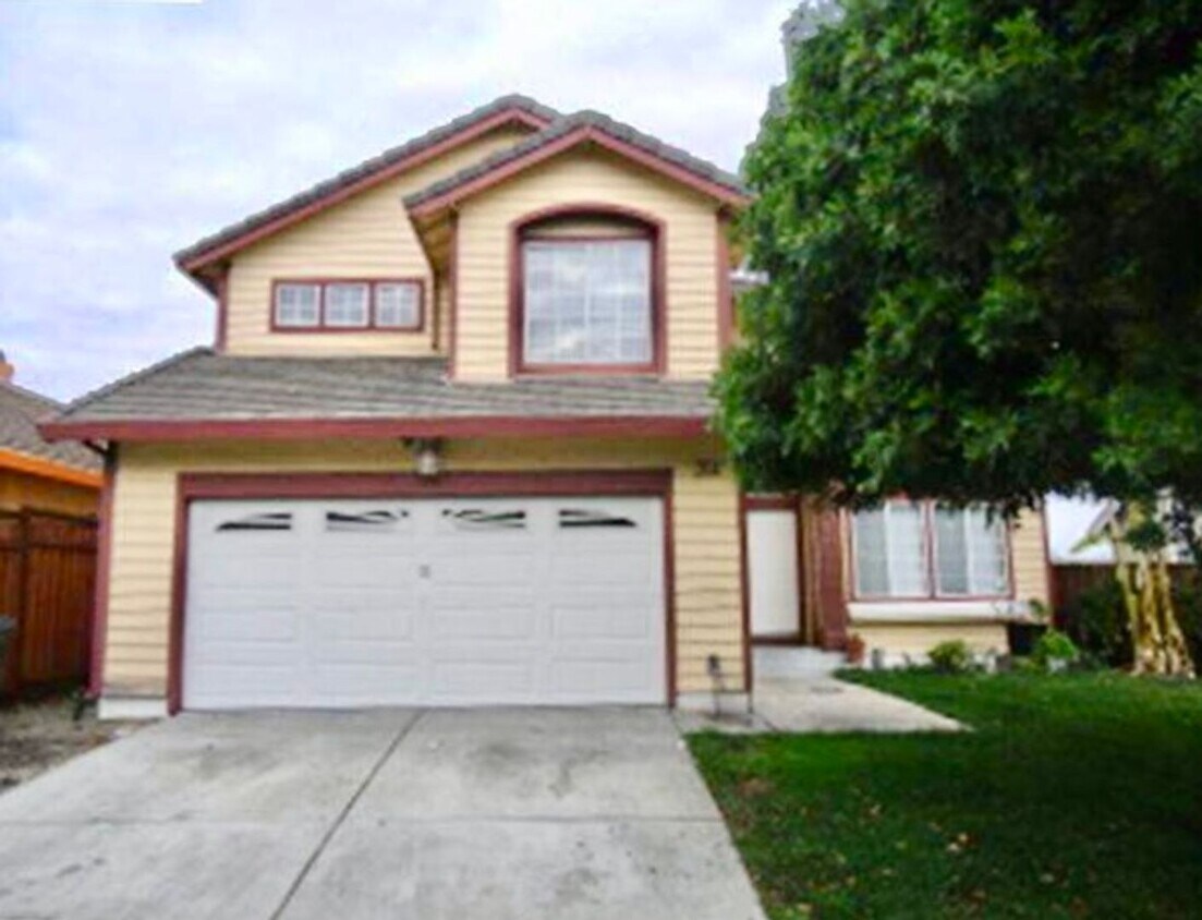 Primary Photo - Great 3 bed 2.5 Bath House in Pittsburg w/...