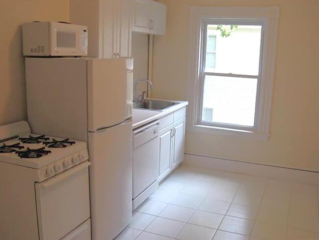 Building Photo - 33 Chester St