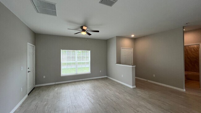 Foto del edificio - Stunning BRAND NEW 3 Bedroom and 2 Bath in...