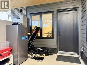 Building Photo - 901 Jackson Crescent