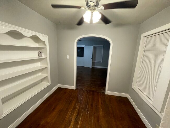 Foto del edificio - 1238 Tyler Ave