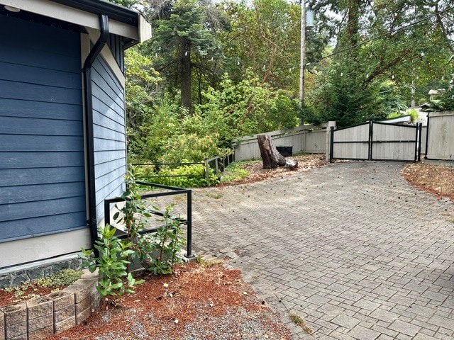 Building Photo - 4553 Cordova Bay Rd