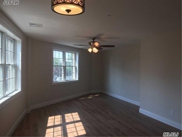 Building Photo - 255 Deer Park Ave