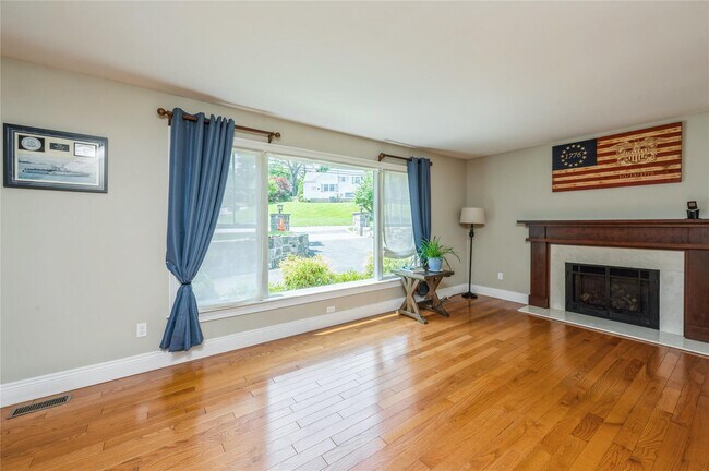 Foto del edificio - 14 Harvard Ln
