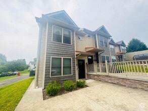 Building Photo - 811 Riverview Ln