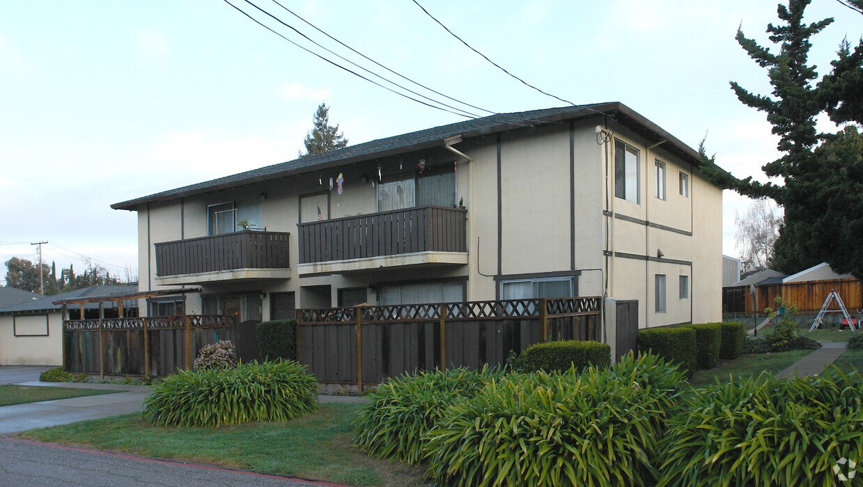Building Photo - 647 Sierra Vista Ave