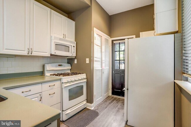 Foto del edificio - 830 New Hampshire Ave NW