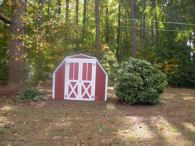 Foto del edificio - 624 St Brides Rd W