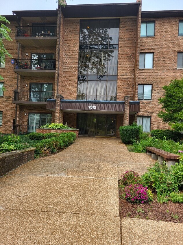 7510 Farmingdale Dr Unit 305, Darien, IL 60561 Condo for Rent in