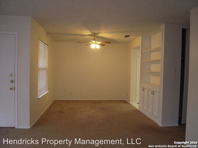 Foto del edificio - 8028-8030 Echo Wind St