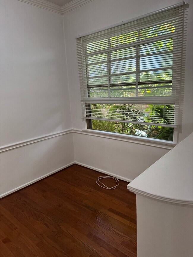 Foto del edificio - 9921 Robbins Dr