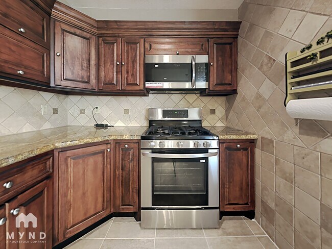 Foto del edificio - 3219 Glen Spring Dr