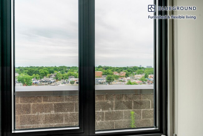 Foto del edificio - 3275 Washington Blvd