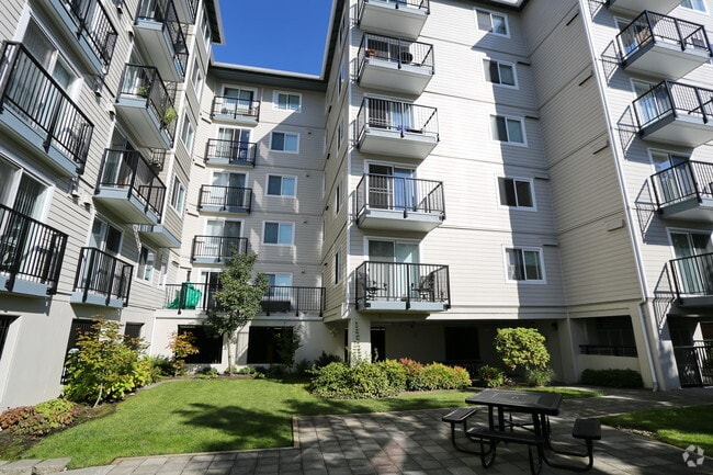 Building Photo - King Arthurs Court